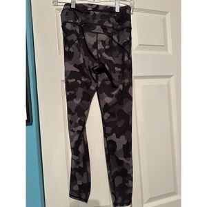 Athleta Black‎ Camo  Leggings Size Xs With Zipper Pockets